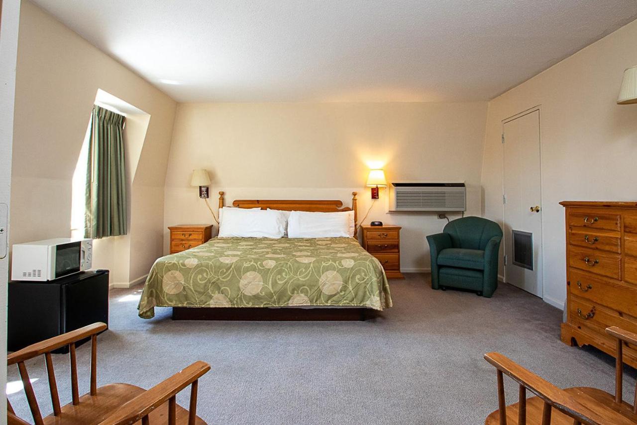 Country Squire Inn And Suites Coshocton Экстерьер фото